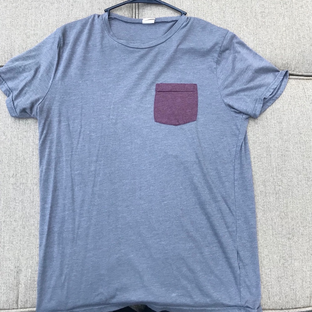 Gray and maroon pocket T
